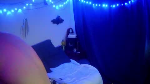 Chloekissxo online show from December 25, 4:54 am