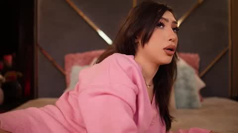 chloemin_ online show from January 18, 7:06 pm