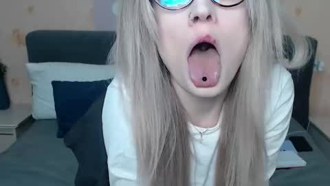 Snapshot of chloemurmeow chatting on October 23, 1:16 am chloemurmeow online show from October 23, 1:16 am
