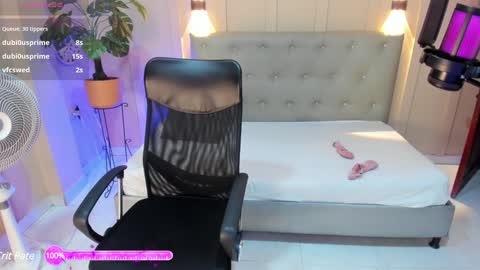 Snapshot of chloerossee chatting on December 28, 4:08 am Chloe rosse online show from December 28, 4:08 am