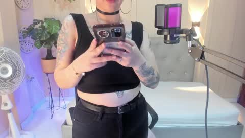 Snapshot of chloerossee chatting on January 8, 1:32 am Chloe rosse online show from January 8, 1:32 am