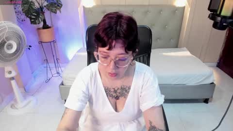 Snapshot of chloerossee chatting on January 18, 1:19 am Chloe rosse online show from January 18, 1:19 am