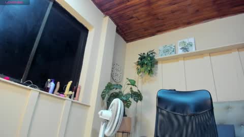 Snapshot of chloerossee chatting on January 27, 1:37 am Chloe rosse online show from January 27, 1:37 am