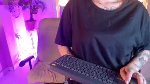 Snapshot of chloerossee chatting on September 13, 2:00 am Chloe rosse online show from September 13, 2:00 am