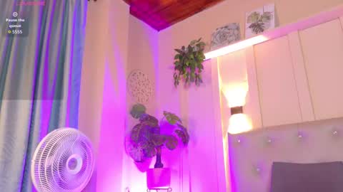 Snapshot of chloerossee chatting on September 29, 1:33 am Chloe rosse online show from September 29, 1:33 am