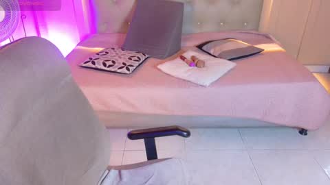 Snapshot of chloerossee chatting on October 1, 1:22 am Chloe rosse online show from October 1, 1:22 am