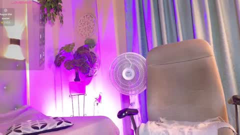 Snapshot of chloerossee chatting on October 3, 1:13 am Chloe rosse online show from October 3, 1:13 am