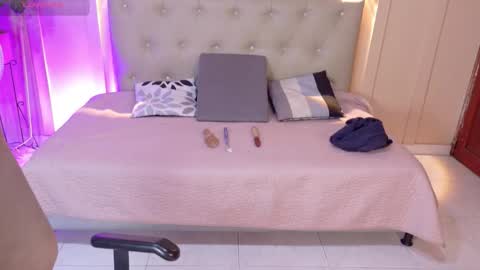 Snapshot of chloerossee chatting on October 15, 1:17 am Chloe rosse online show from October 15, 1:17 am