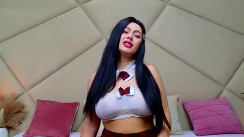 Chloe Vee online show from November 29, 6:05 am