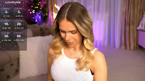 Chloe online show from December 19, 9:44 pm