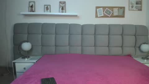 chlooe_zoe online show from September 18, 8:44 pm