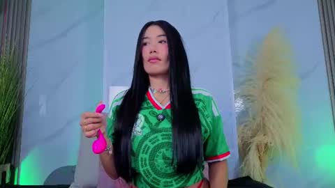 Snapshot of chlooee_ chatting on June 21, 2:25 am Chlooe online show from June 21, 2:25 am
