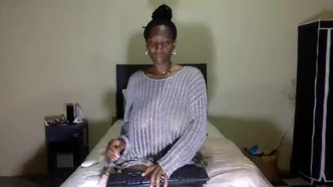 Snapshot of chocolate808 chatting on November 11, 2:33 am Exotic Chocolate online show from November 11, 2:33 am