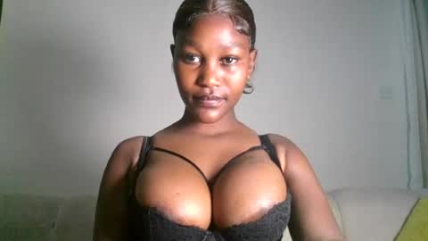 Snapshot of chocolate_divaa chatting on July 28, 12:48 pm chocolate_divaa online show from July 28, 12:48 pm