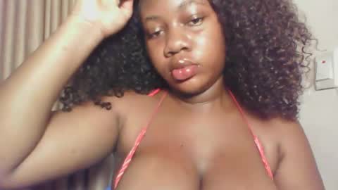 chocolateassgirl61 online show from November 19, 6:08 pm