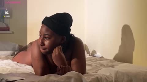 chocolatebunnycakez online show from December 17, 1:11 am