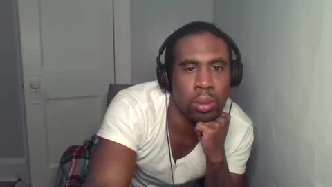 Snapshot of chocolatedolla chatting on February 23, 2:51 am chocolatedolla online show from February 23, 2:51 am