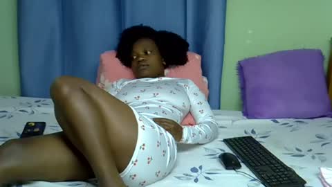 Snapshot of chocolateebonyxo chatting on June 29, 6:19 am Chocolate Ebony online show from June 29, 6:19 am