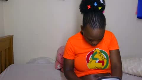 Snapshot of chocolateebonyxo chatting on August 9, 3:23 am Chocolate Ebony online show from August 9, 3:23 am