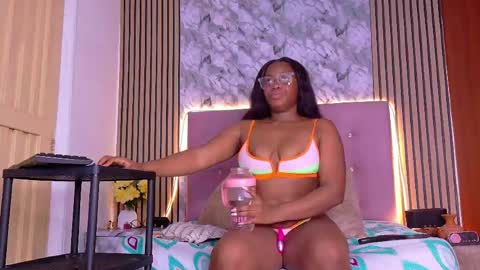 Snapshot of chocoo_dessert chatting on May 6, 4:41 am online show from May 6, 4:41 am