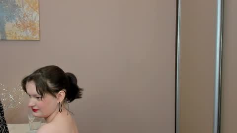 Cassandra online show from April 7, 4:57 am