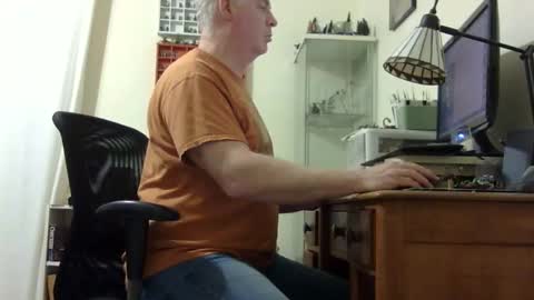 chris2002b online show from March 1, 6:26 am