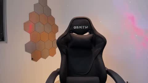 Chris Cooper Independent model online show from November 30, 2:15 am