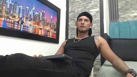 chris_dick2 online show from December 2, 7:36 am