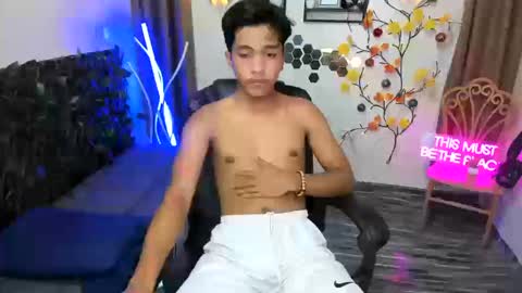 chris_hardfucker online show from December 17, 3:34 am