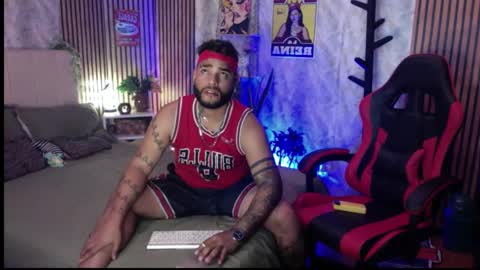 chris_stone444 online show from March 13, 1:01 am