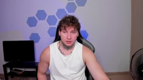 Snapshot of chris_tyson chatting on July 4, 12:11 pm Chris Tyson online show from July 4, 12:11 pm