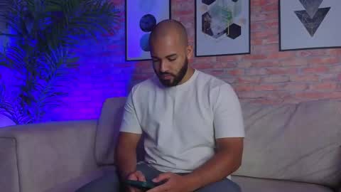 Snapshot of chris_varden chatting on May 20, 3:13 am Chris Varden online show from May 20, 3:13 am
