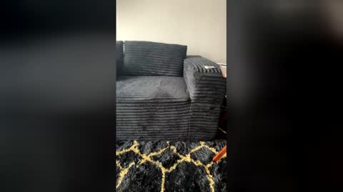 KING YAMMY online show from March 6, 5:42 pm