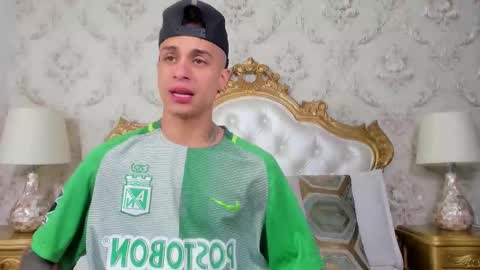 Chris online show from December 4, 7:22 pm