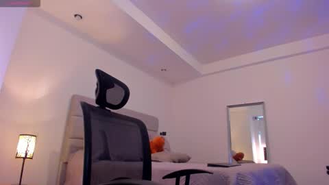 chrismorgan24 online show from March 18, 8:56 pm