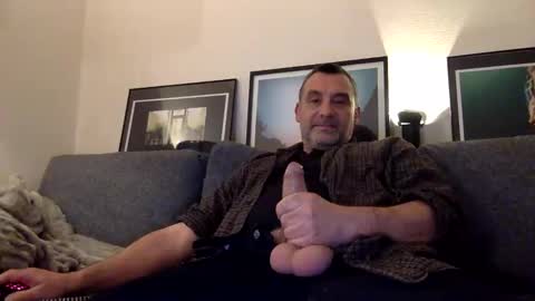 chrispanam13 online show from May 5, 9:01 pm