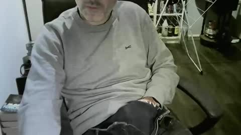 Snapshot of chrisprngr chatting on May 17, 9:33 pm chrisprngr online show from May 17, 9:33 pm