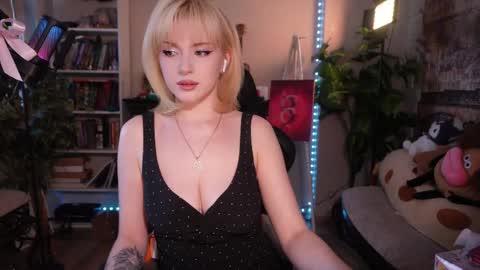 chriss_foxx online show from June 10, 3:44 pm