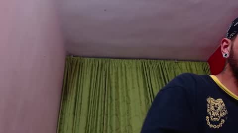 chriss_james online show from December 4, 8:01 am