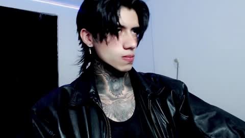 CHRIS  INDEPENT MODEL online show from February 18, 2:05 am