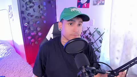 Snapshot of chriss_wg_ chatting on April 29, 8:48 pm Christian Wang online show from April 29, 8:48 pm