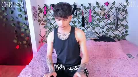 Snapshot of chriss_wg_ chatting on May 19, 8:15 pm Christian Wang online show from May 19, 8:15 pm