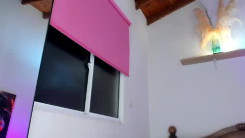 Hi dont forguet to follow me    online show from October 16, 6:25 am