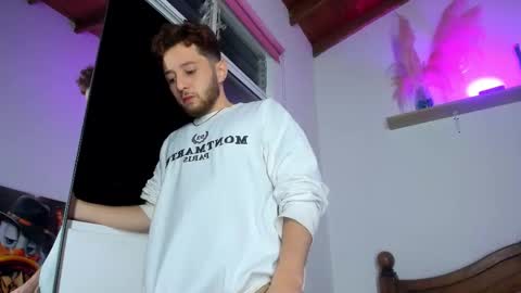 Hi dont forguet to follow me    online show from October 29, 8:16 am