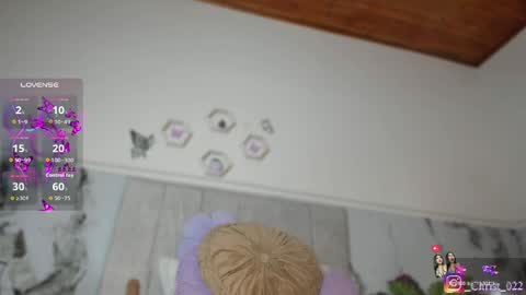 Snapshot of christal_cutee chatting on April 26, 5:27 am Christal online show from April 26, 5:27 am