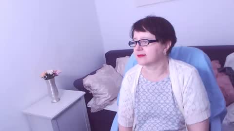 Snapshot of christarose chatting on December 19, 6:23 pm Christa online show from December 19, 6:23 pm