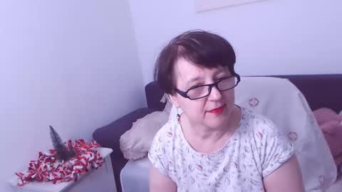 Snapshot of christarose chatting on December 22, 5:12 am Christa online show from December 22, 5:12 am