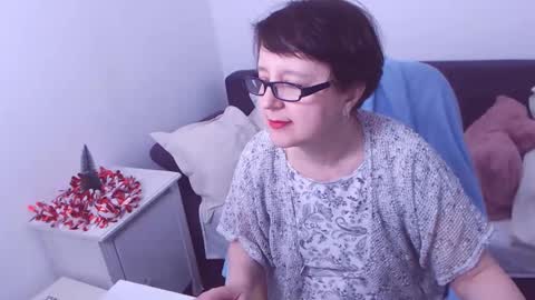 Snapshot of christarose chatting on December 29, 5:53 am Christa online show from December 29, 5:53 am