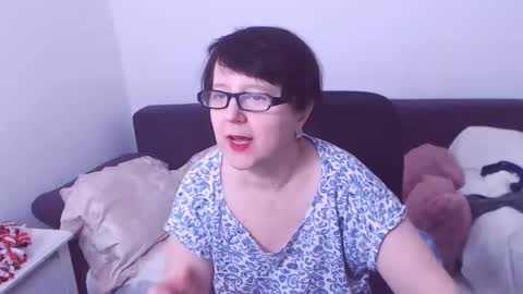 Snapshot of christarose chatting on January 1, 7:21 pm Christa online show from January 1, 7:21 pm