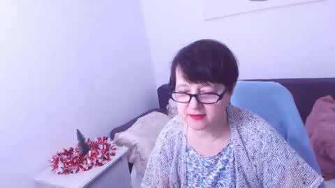 Snapshot of christarose chatting on January 5, 3:23 pm Christa online show from January 5, 3:23 pm